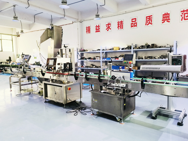 液體灌裝生產(chǎn)線-封口機展示